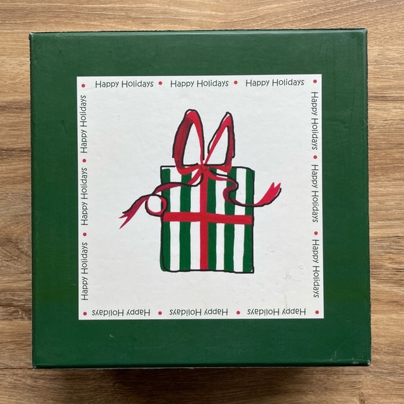 MIB BIA Cordon Bleu Set of 4 7” Plates Embossed Christmas Happy Hollidays - Picture 8 of 9